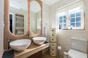 Ensuite- click for photo gallery